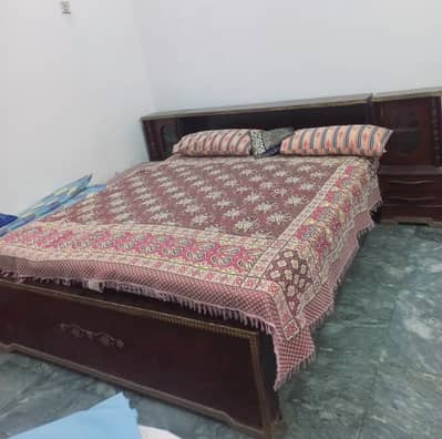 complete bed with sild tables. . O347 978O968