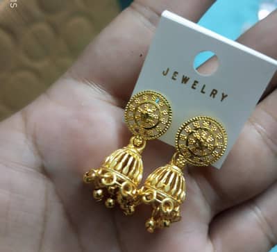 Bracelet and earrings