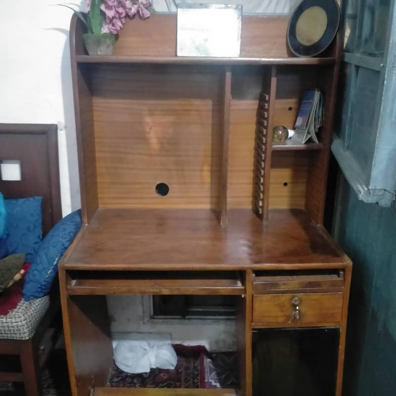 computer Table 0