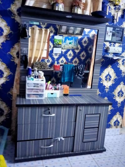 king size bed and dressing table