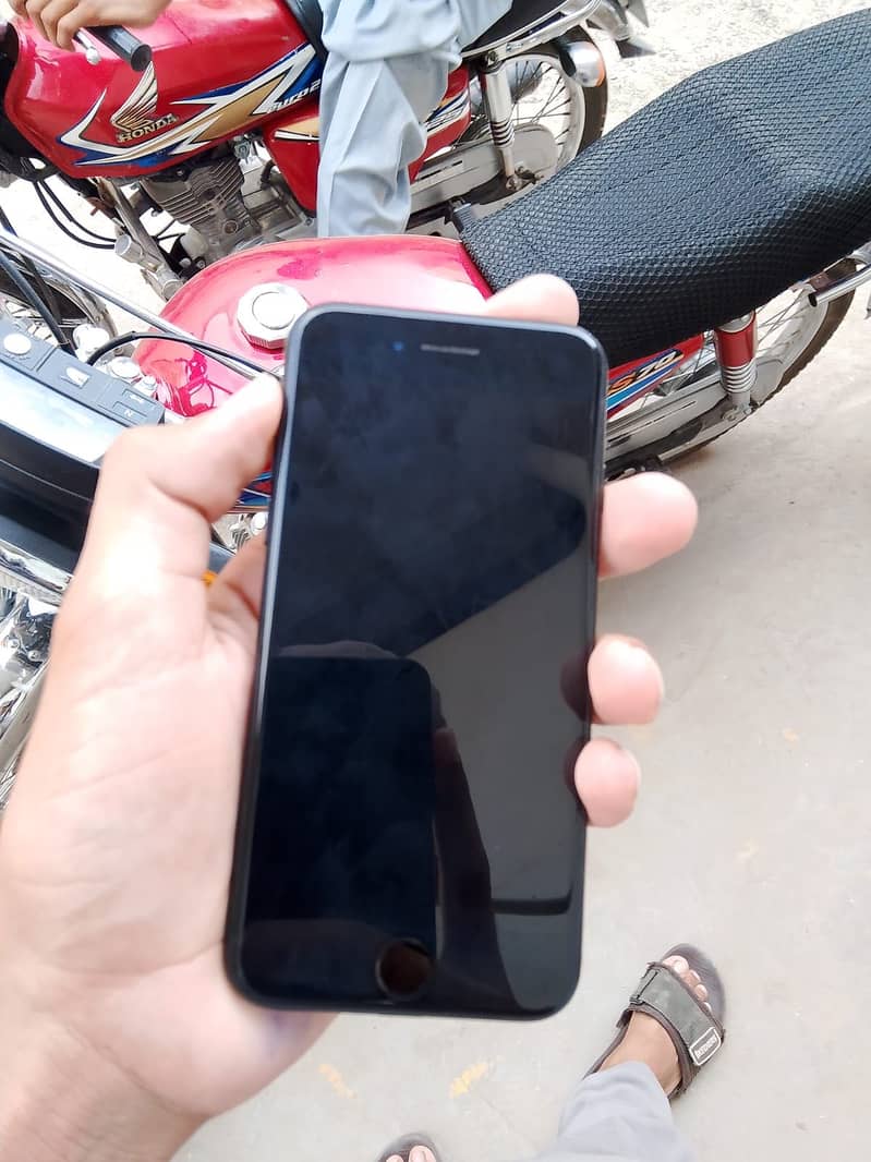 Apple iPhone 7 2