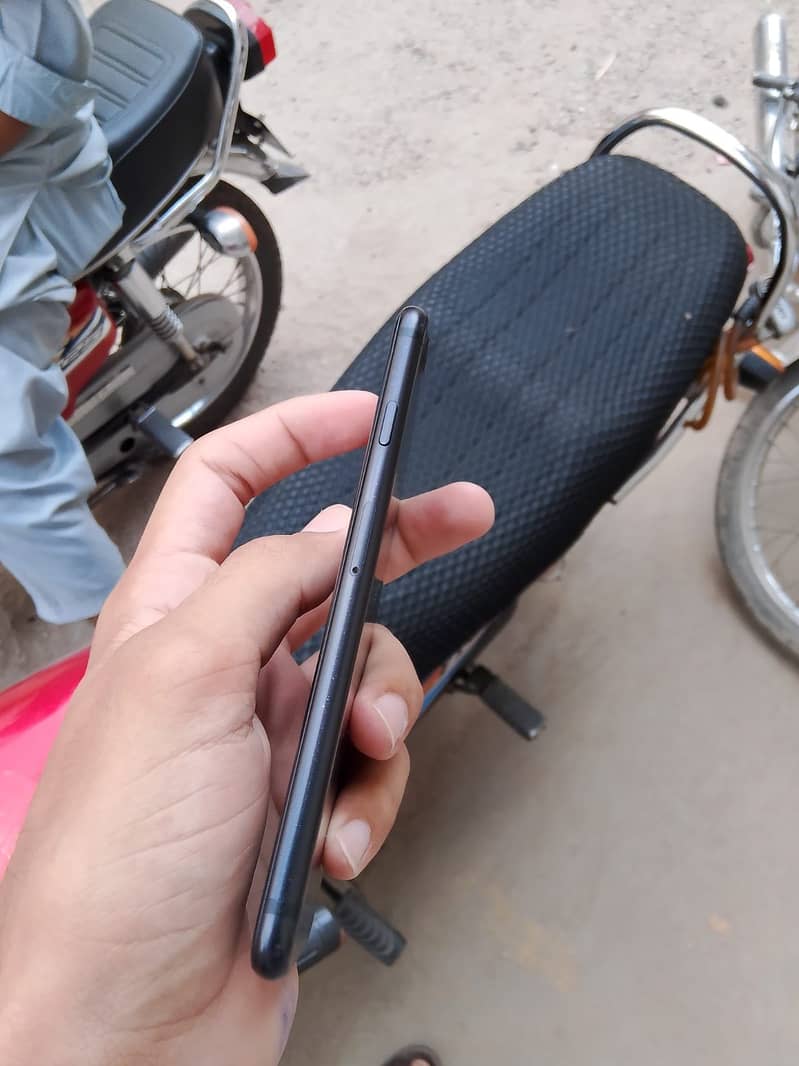 Apple iPhone 7 3