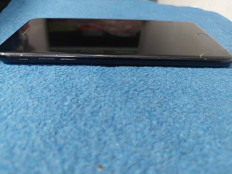 Apple iPhone 7 Plus 2