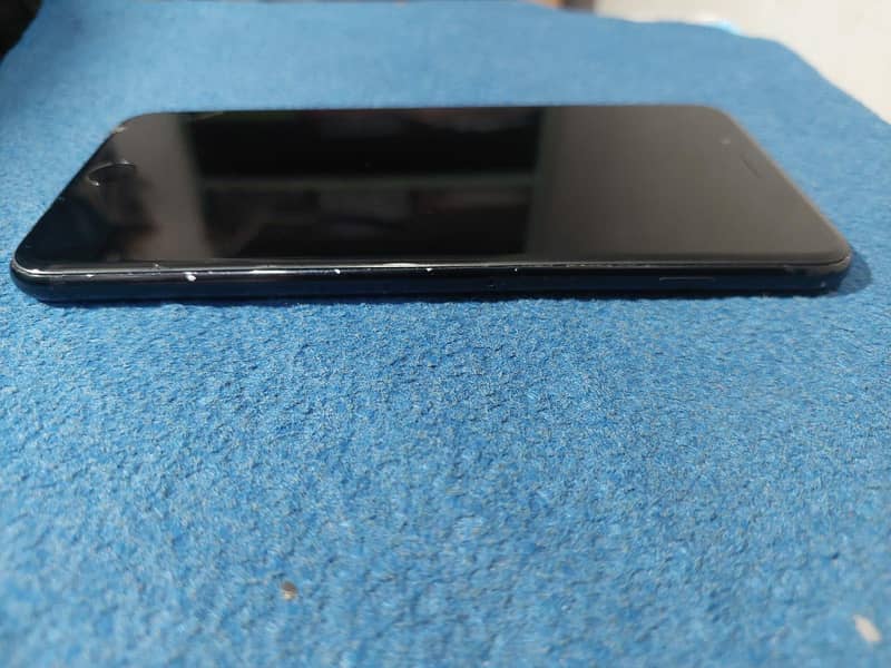 Apple iPhone 7 Plus 3