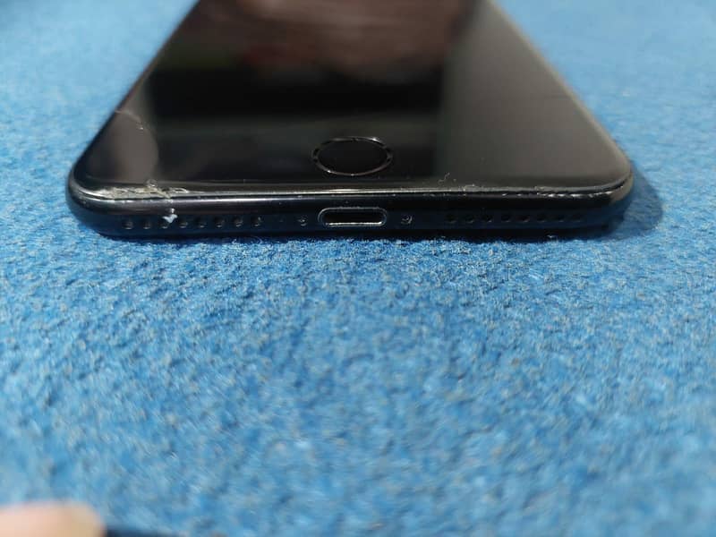 Apple iPhone 7 Plus 5
