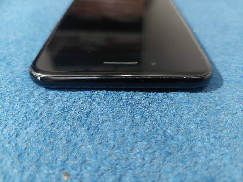 Apple iPhone 7 Plus 6