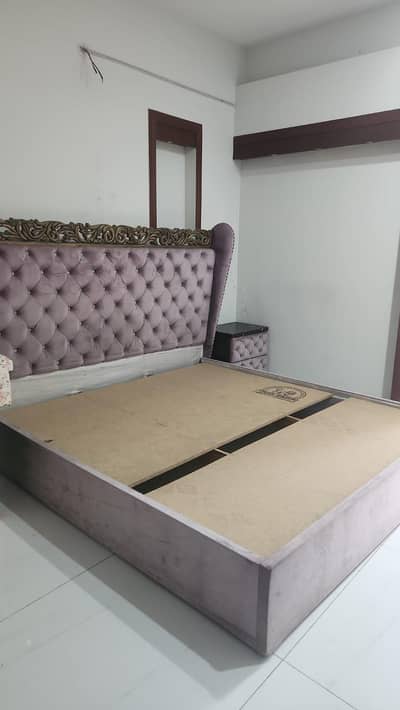 king size valvet bed without matress