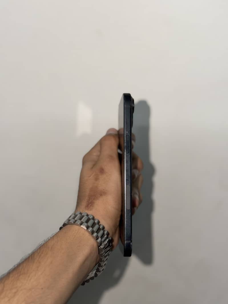 iPhone 15 plus 2