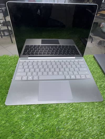 Surface laptop go.