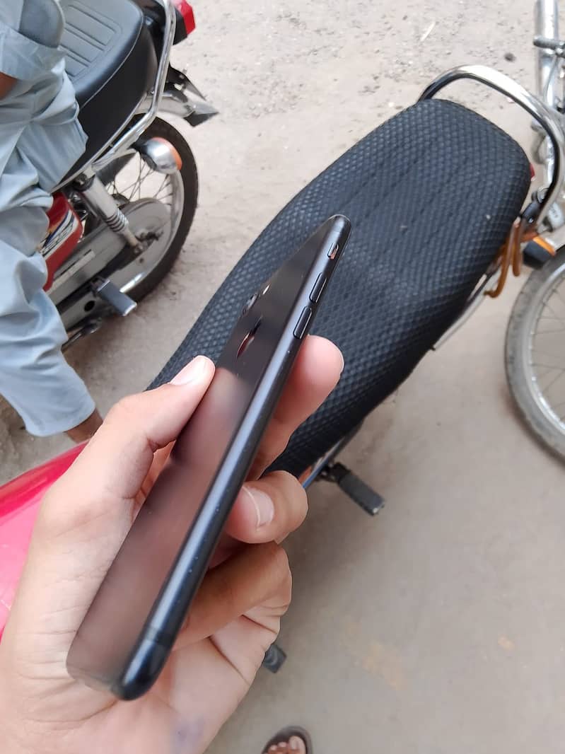 Apple iPhone 7 4