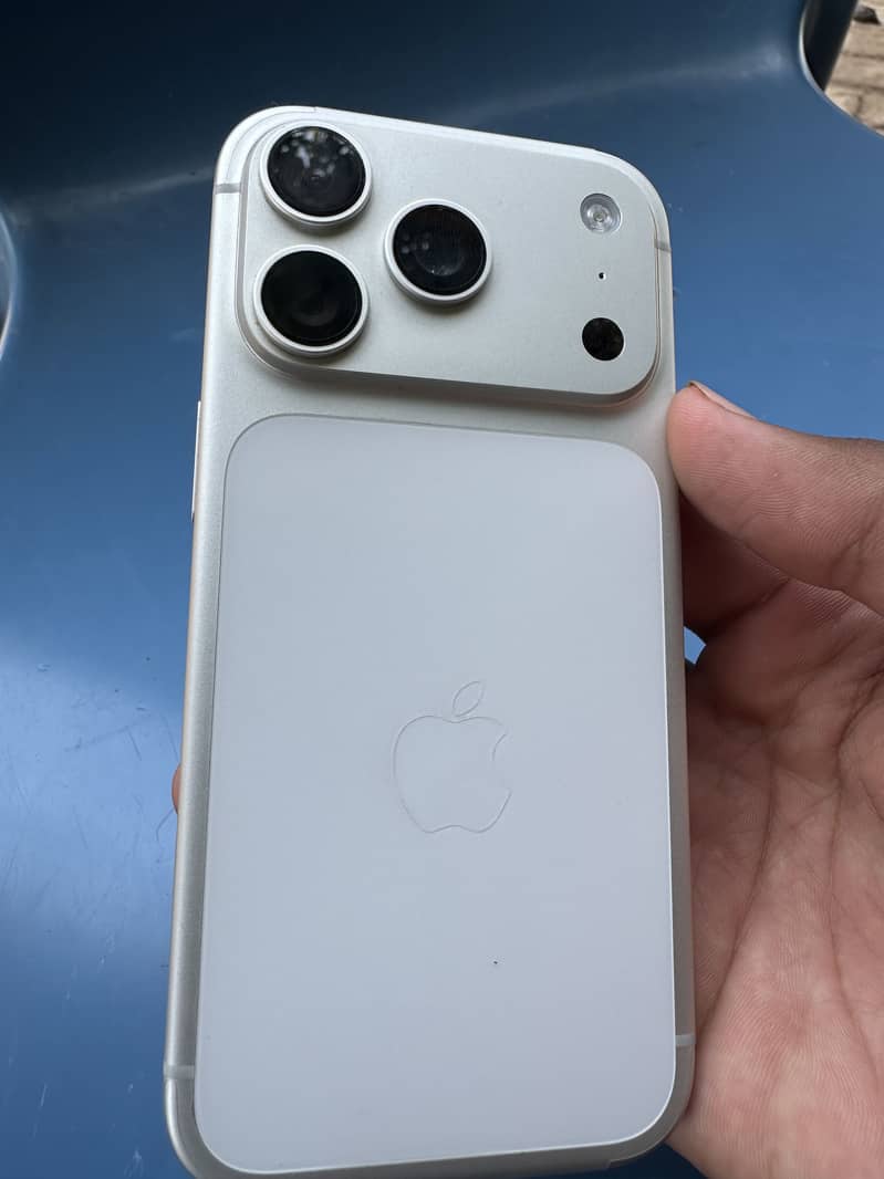 Apple iPhone 17 Pro 0