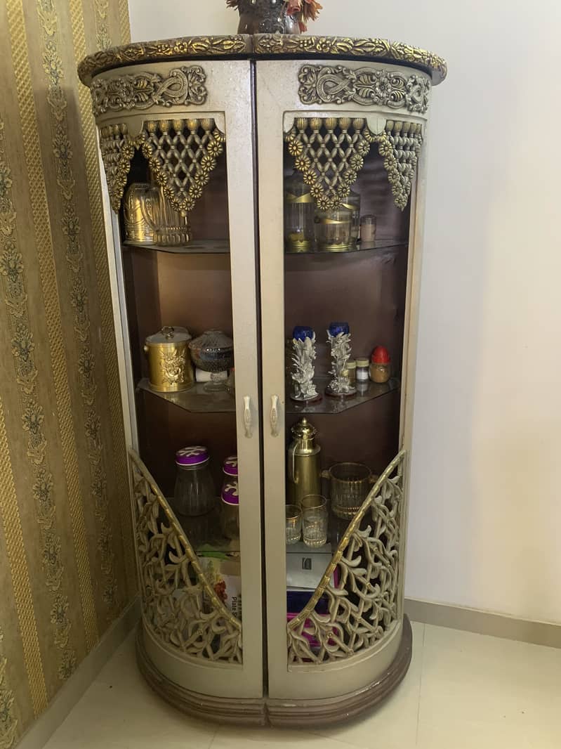 Showcase / Divider 0