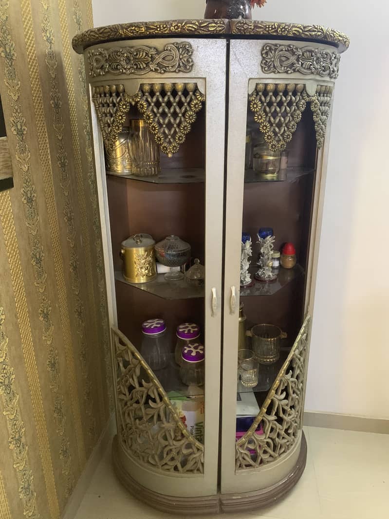 Showcase / Divider 2