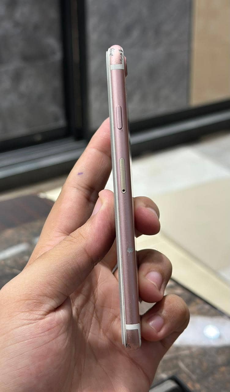 Apple iPhone 7 2