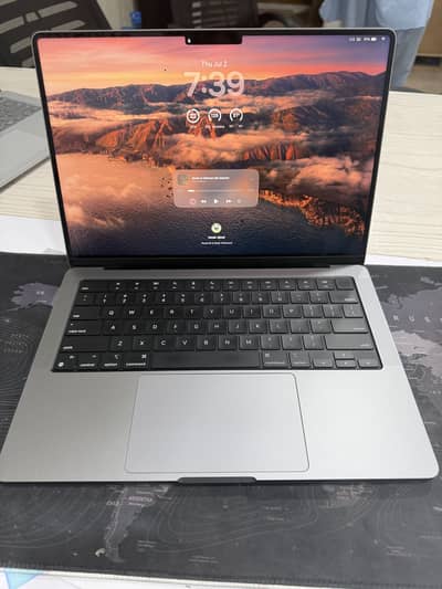 Macbook M1 Pro 2021 16GB/1TB 14" 73CC Condition 10/10