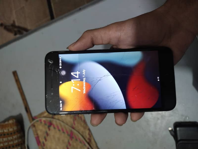 Apple iPhone 7 Plus 0