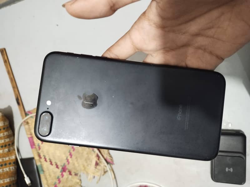 Apple iPhone 7 Plus 2