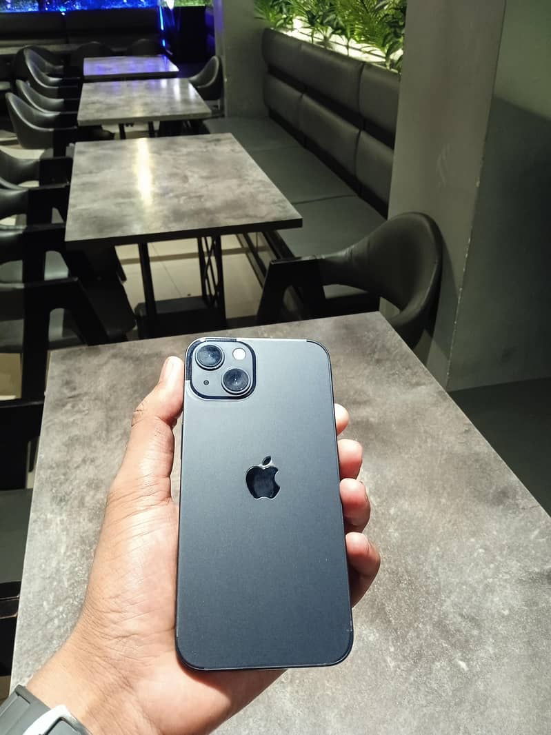 Apple iPhone 13 0