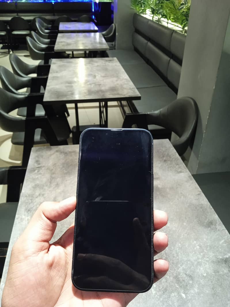 Apple iPhone 13 1
