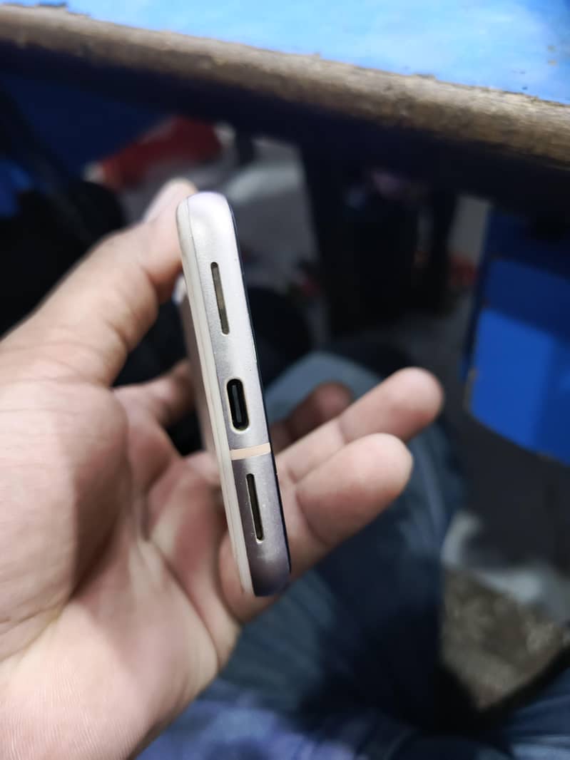 Google Pixel 8 2