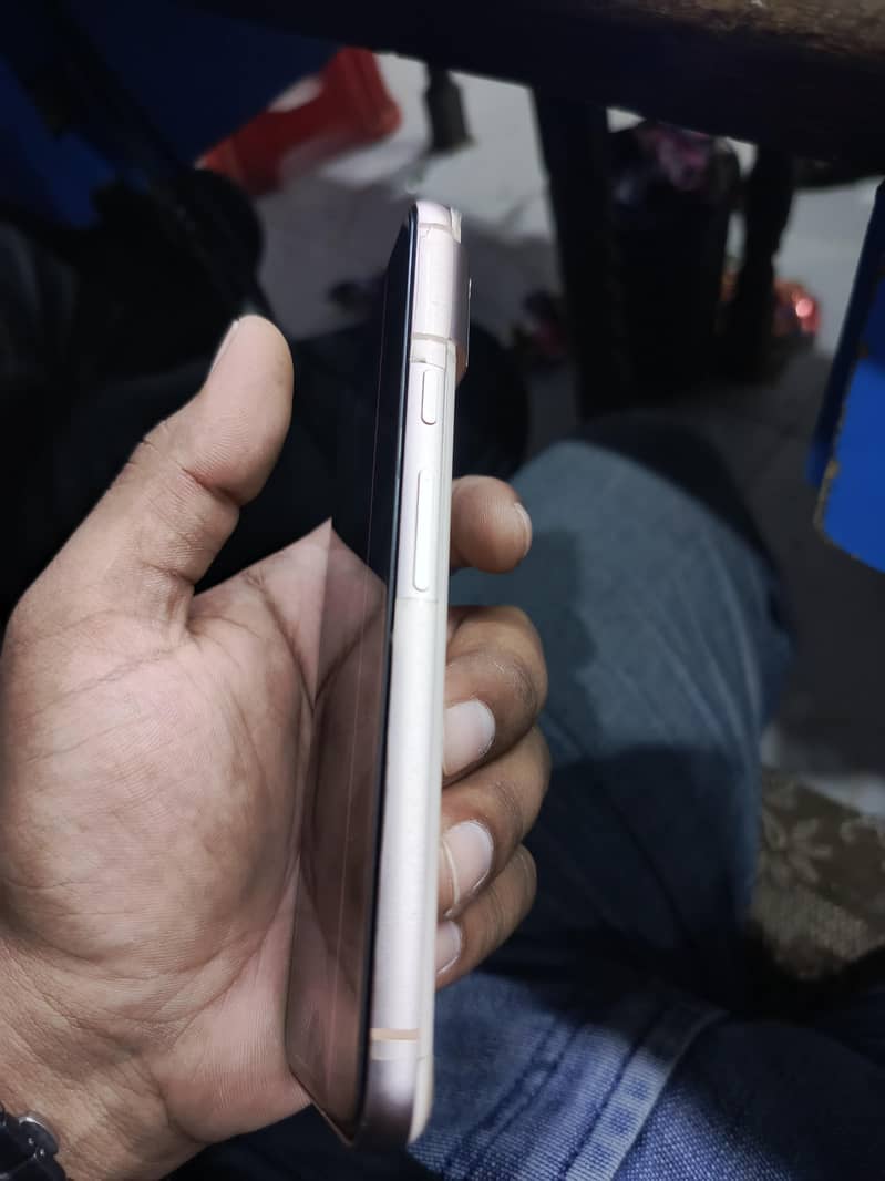 Google Pixel 8 4