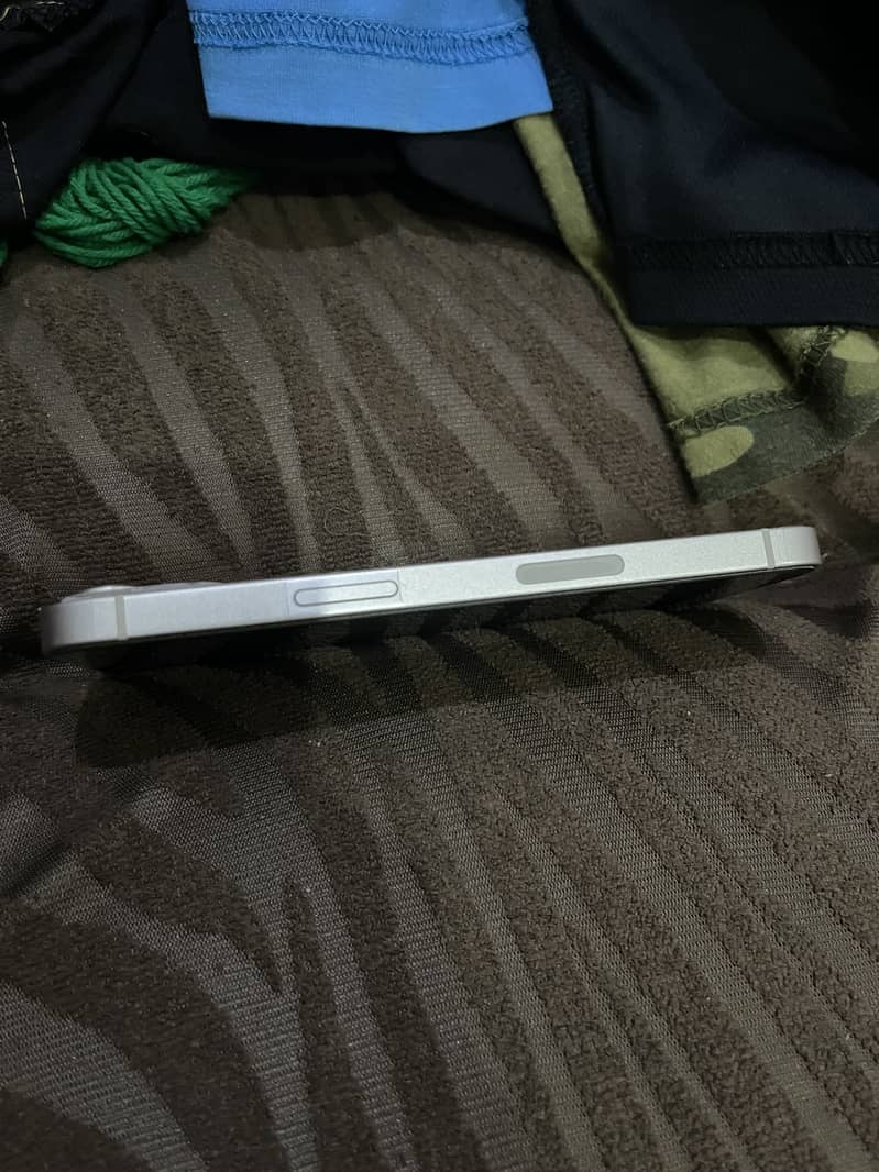 Apple iPhone 13 1