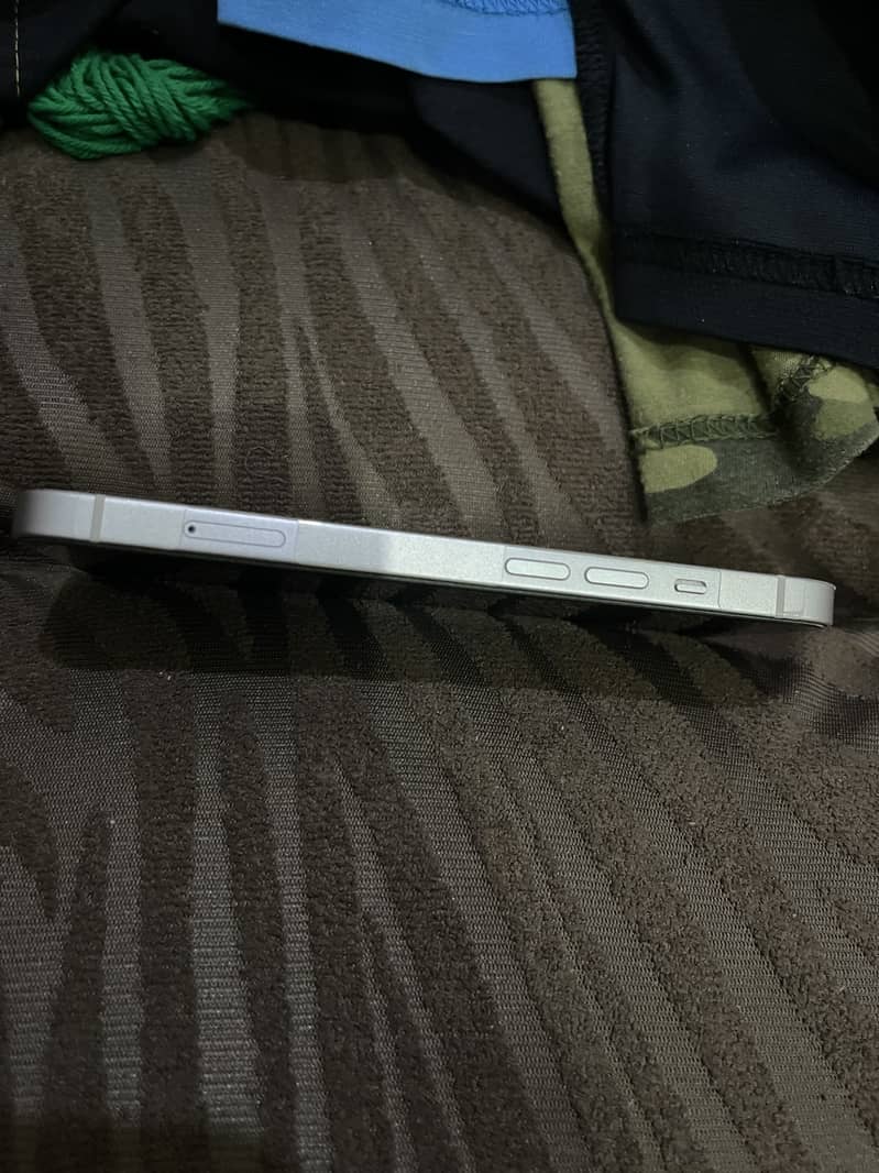 Apple iPhone 13 4