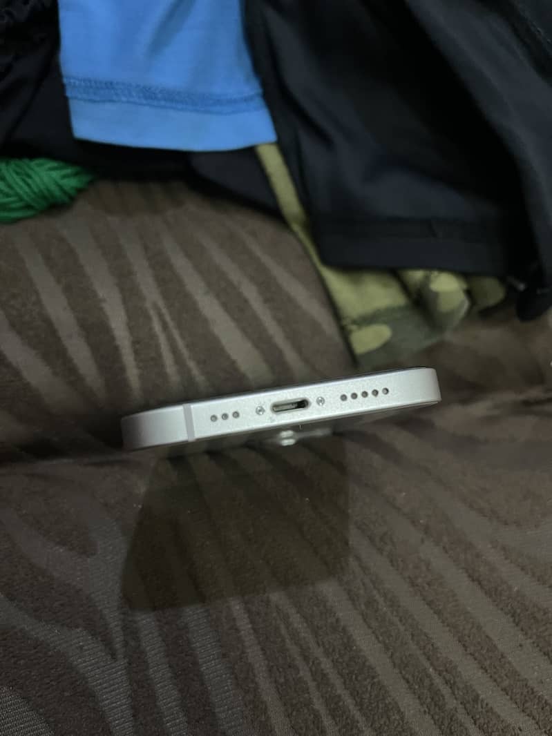 Apple iPhone 13 5