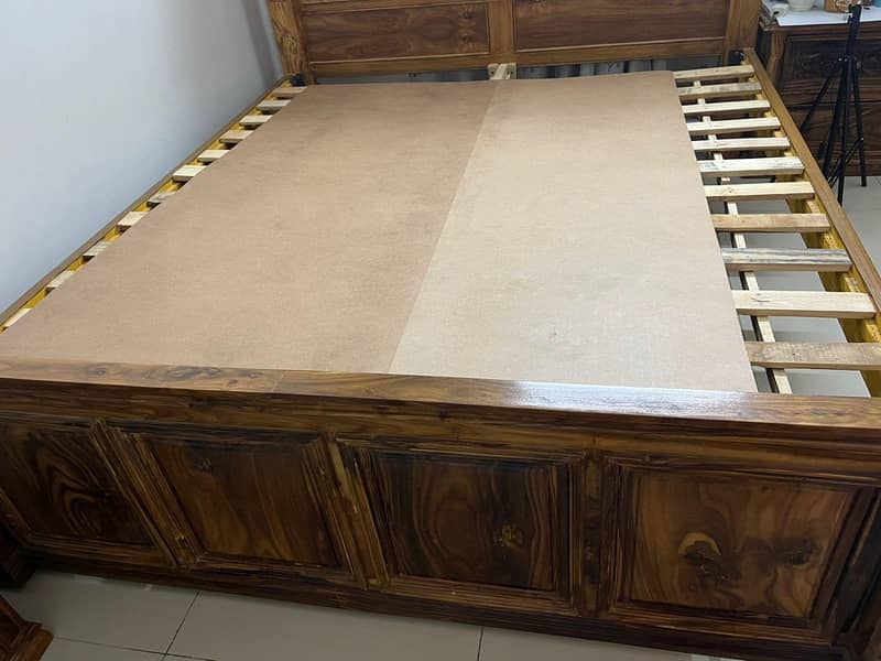mutual wooden bed 0