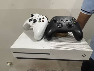 Xbox one S with original controllers