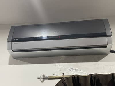 Gree G-10 inverter AC 1.5 tons, Heat and Cool.