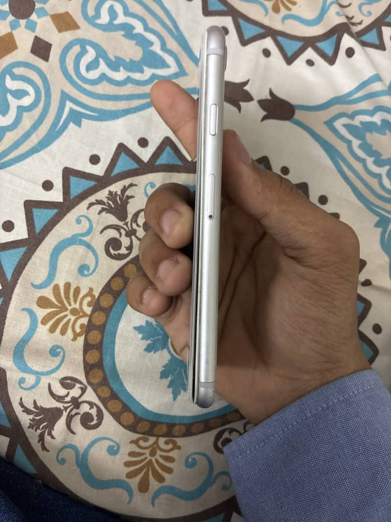 Apple iPhone 8 3