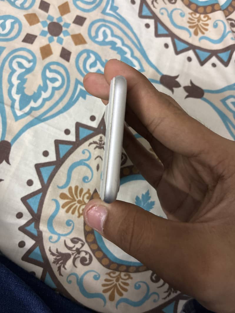 Apple iPhone 8 4