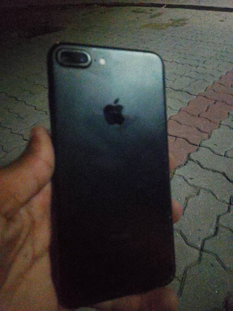 Apple iPhone 7 Plus 2