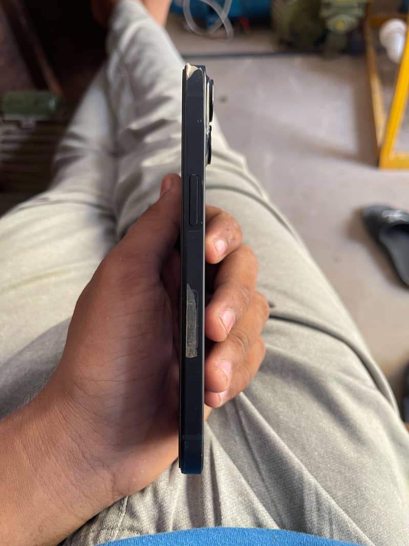 Apple iPhone 13 4
