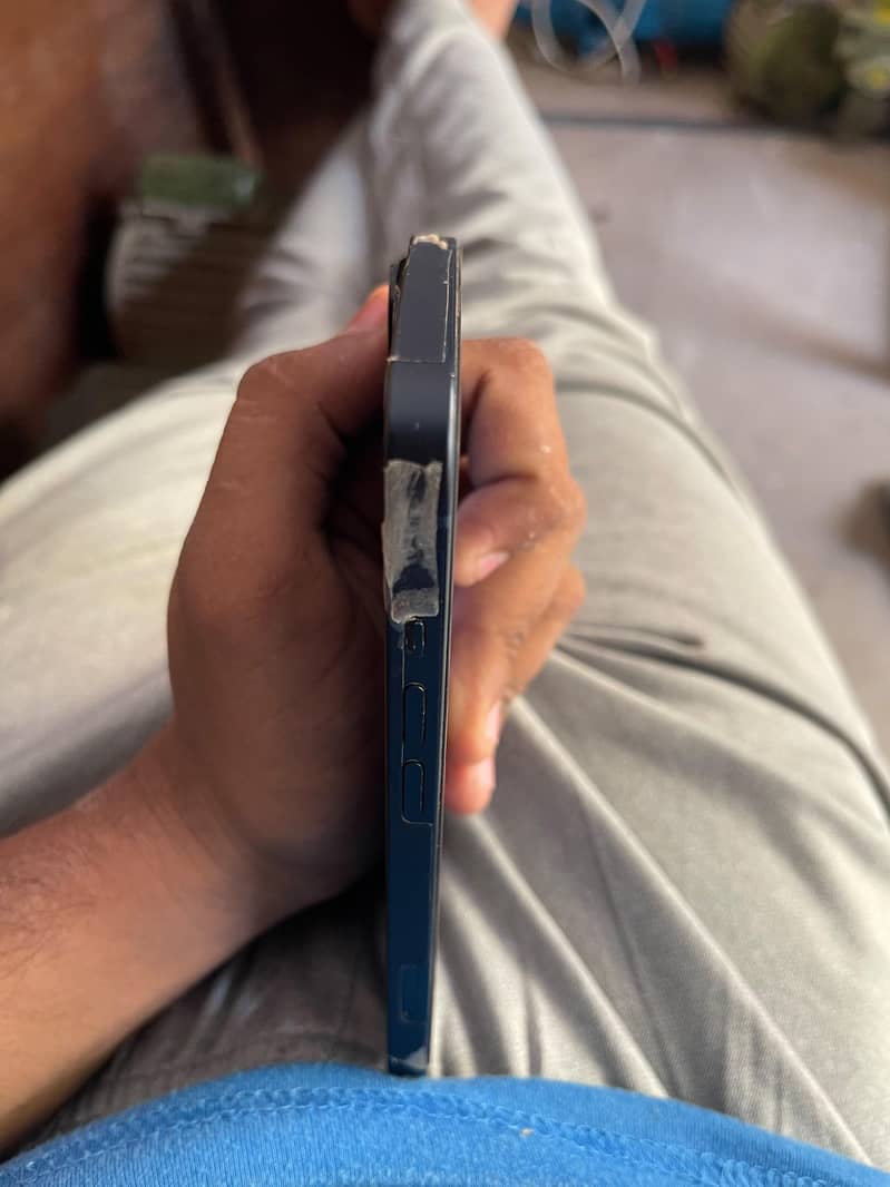 Apple iPhone 13 5