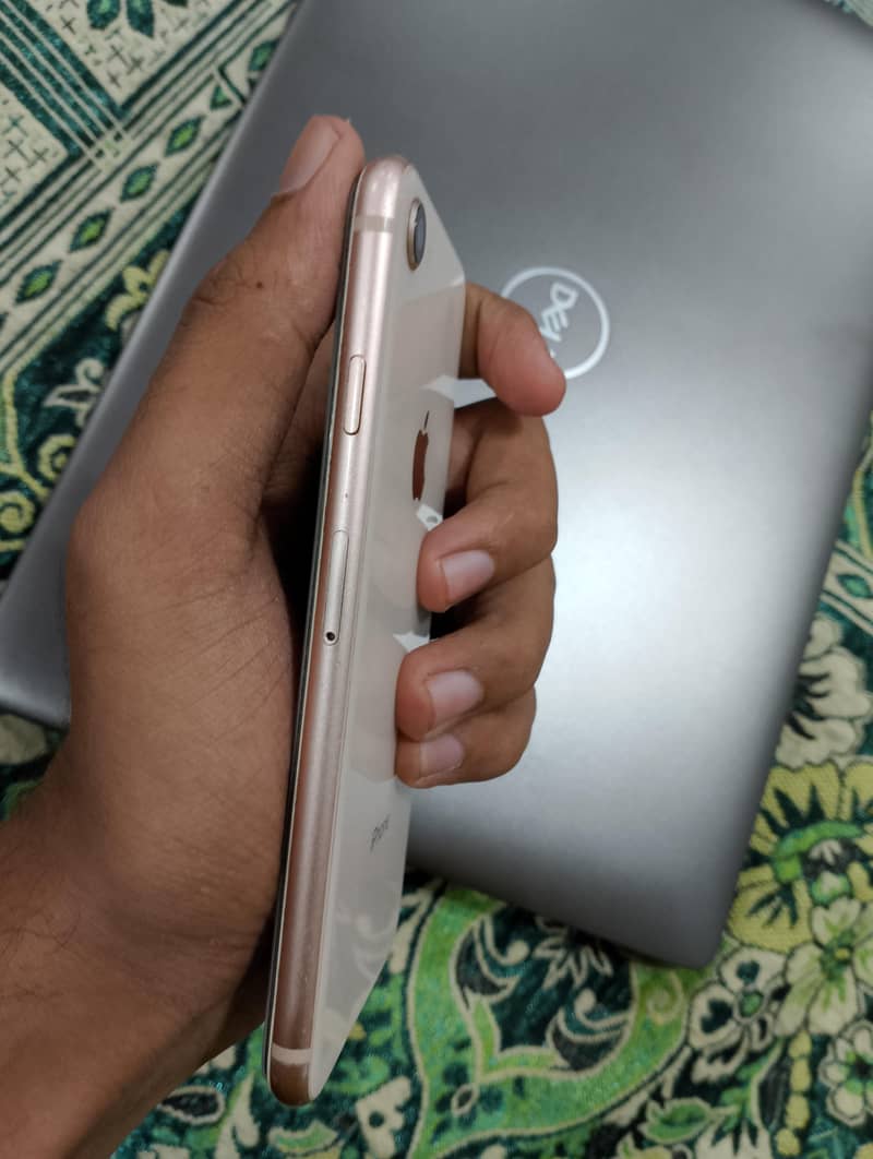 Apple iPhone 8 3