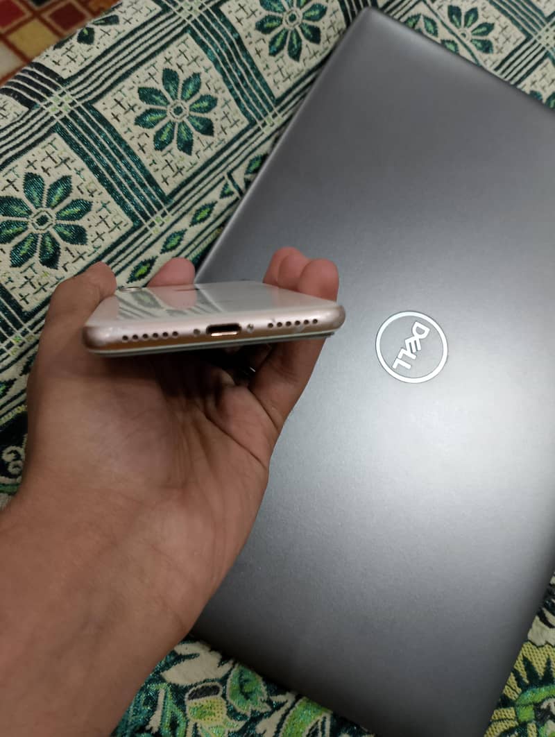 Apple iPhone 8 4