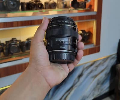 Canon 85mm f1.8 | Canon 50mm stm