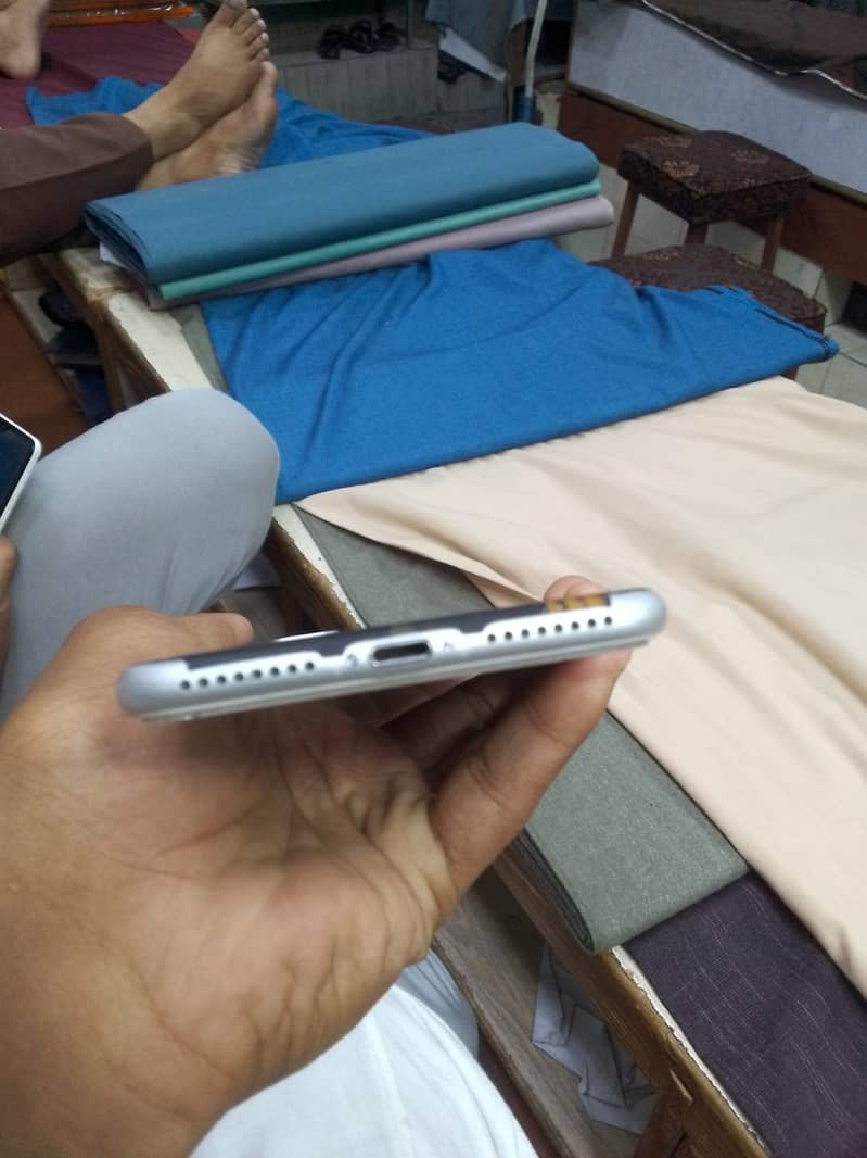 Apple iPhone 8 Plus 0