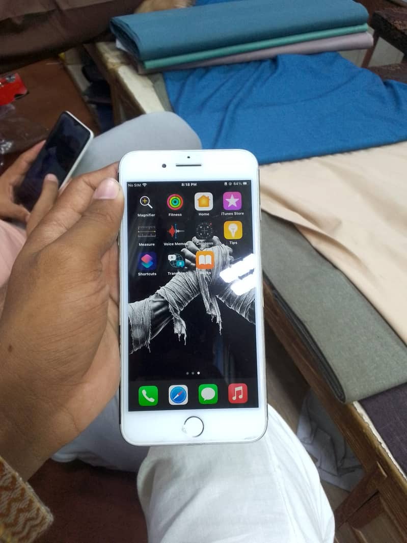 Apple iPhone 8 Plus 1