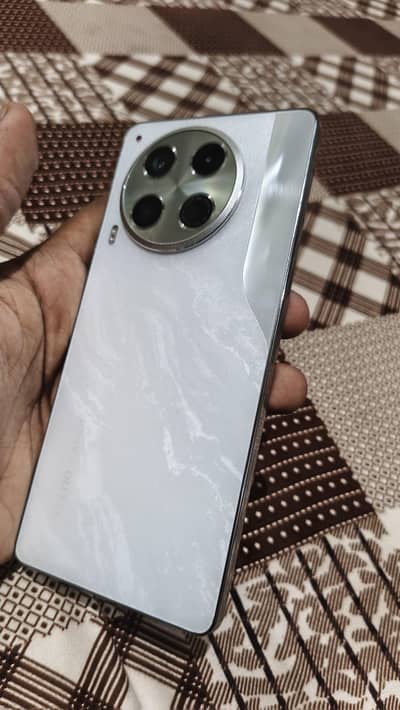 Tecno CAMON 30