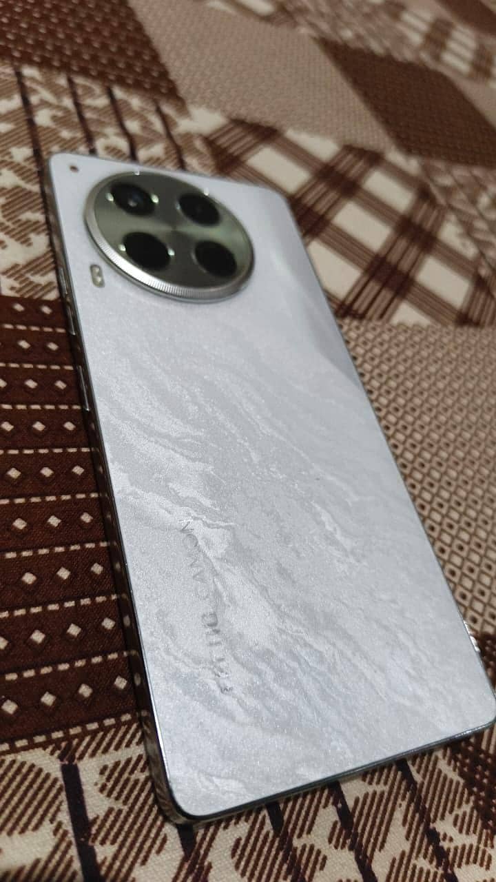 Tecno CAMON 30 1