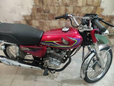 Honda 125 Red colour