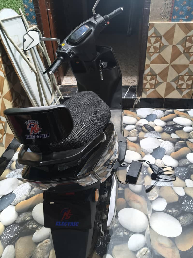 scooty 6