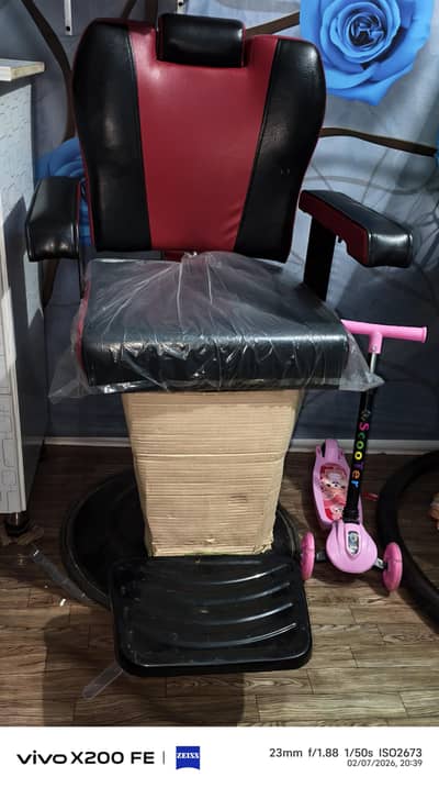 Salon chair