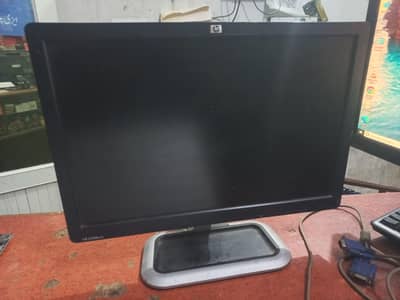 LCD 19" Wide