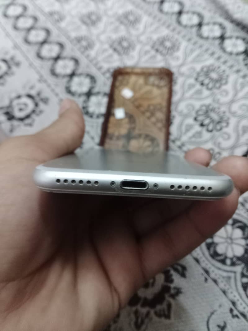 Apple iPhone 7 2