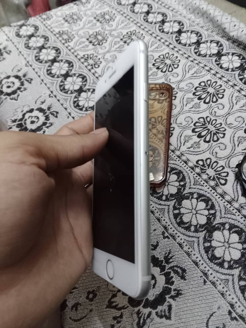 Apple iPhone 7 3