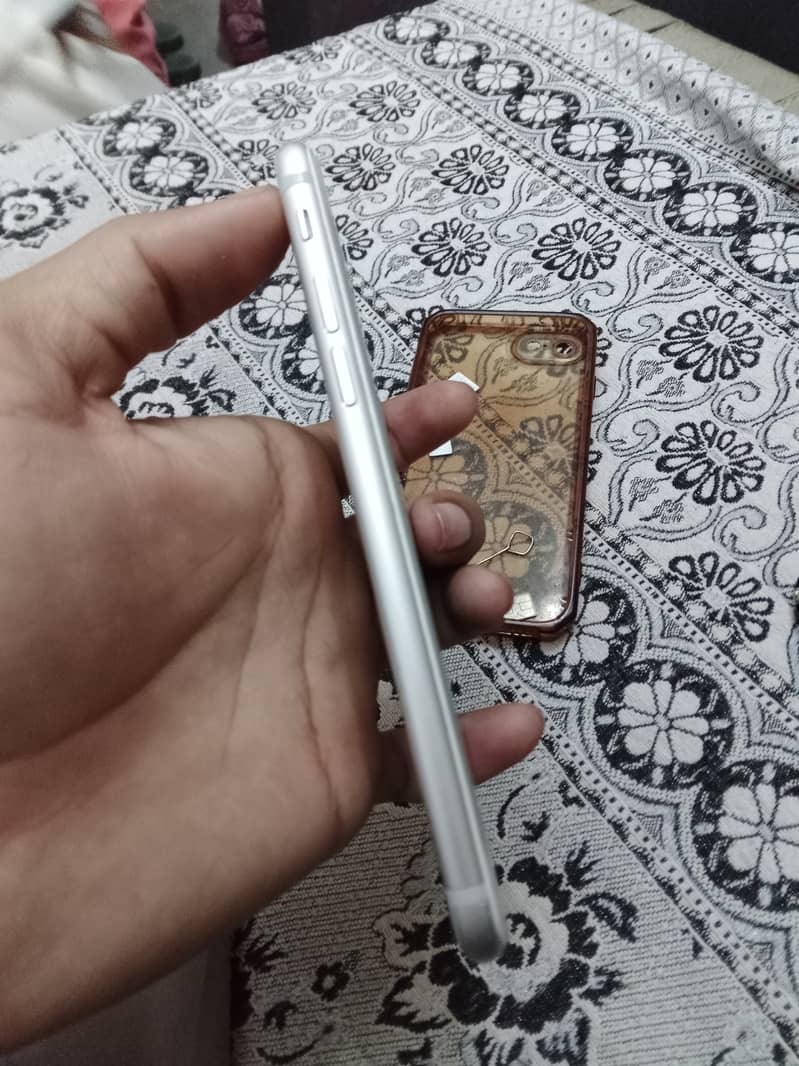 Apple iPhone 7 4